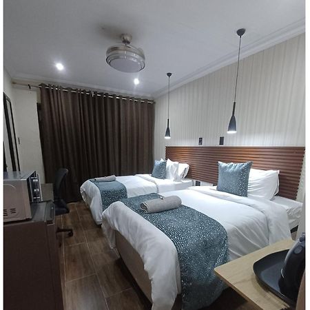 Delux Guesthouse Volksrust ภายนอก รูปภาพ