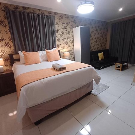 Delux Guesthouse Volksrust ภายนอก รูปภาพ
