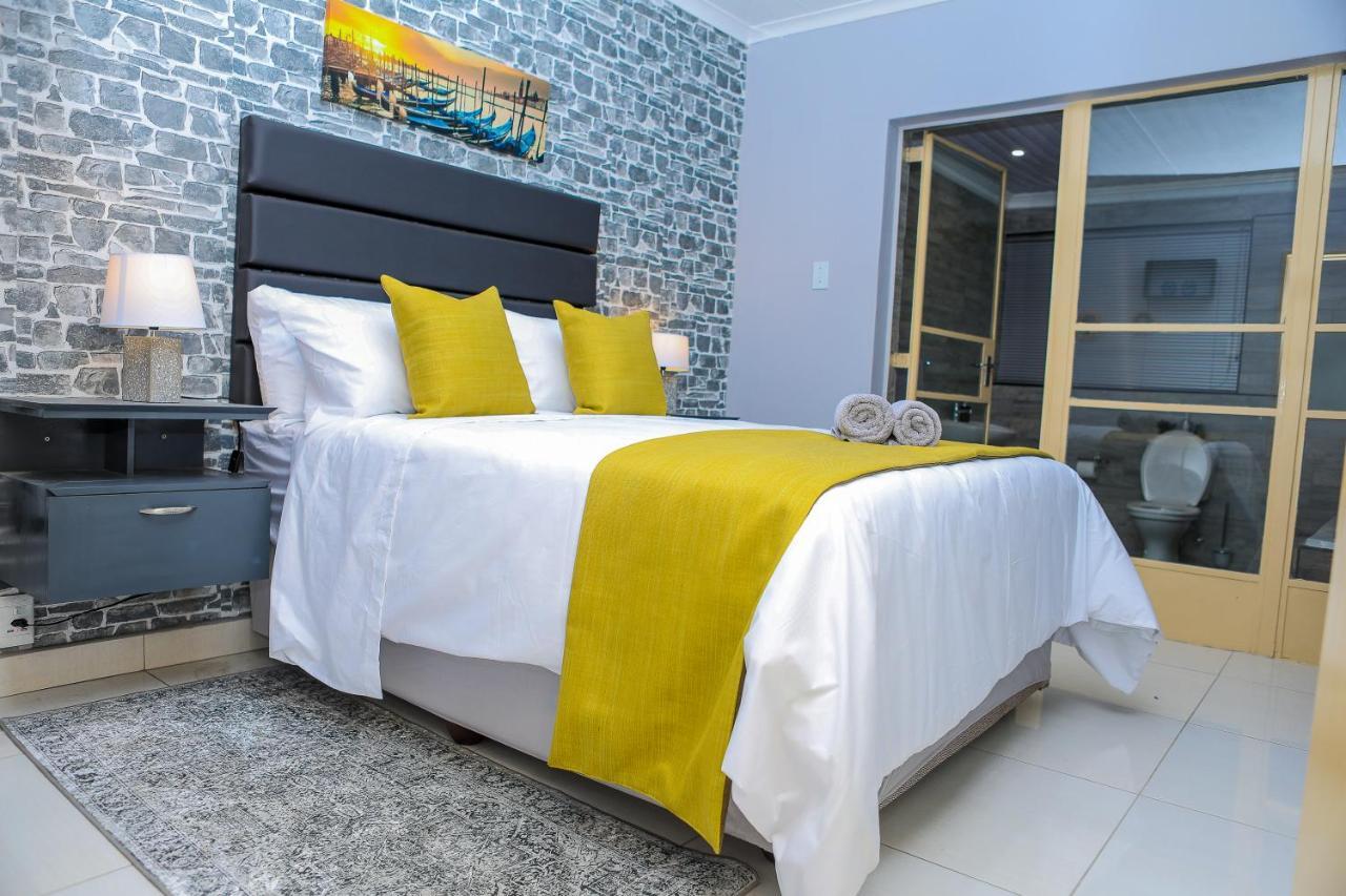 Delux Guesthouse Volksrust ภายนอก รูปภาพ