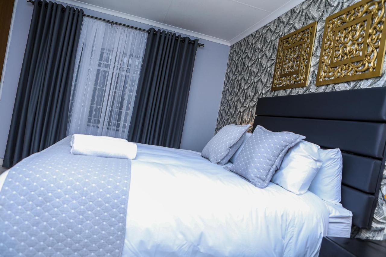 Delux Guesthouse Volksrust ภายนอก รูปภาพ
