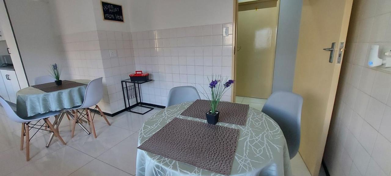 Delux Guesthouse Volksrust ภายนอก รูปภาพ
