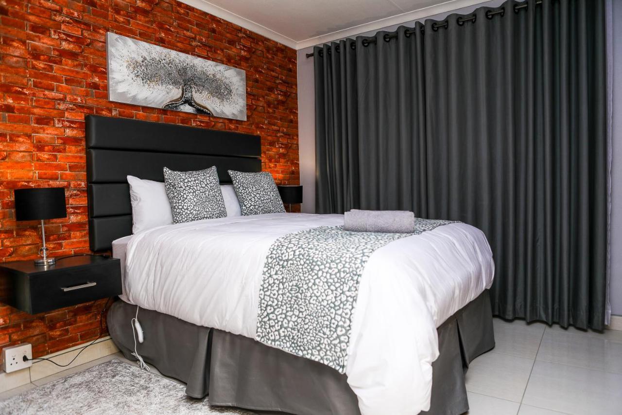 Delux Guesthouse Volksrust ภายนอก รูปภาพ