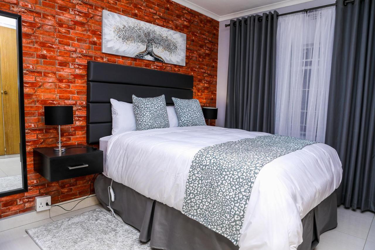 Delux Guesthouse Volksrust ภายนอก รูปภาพ