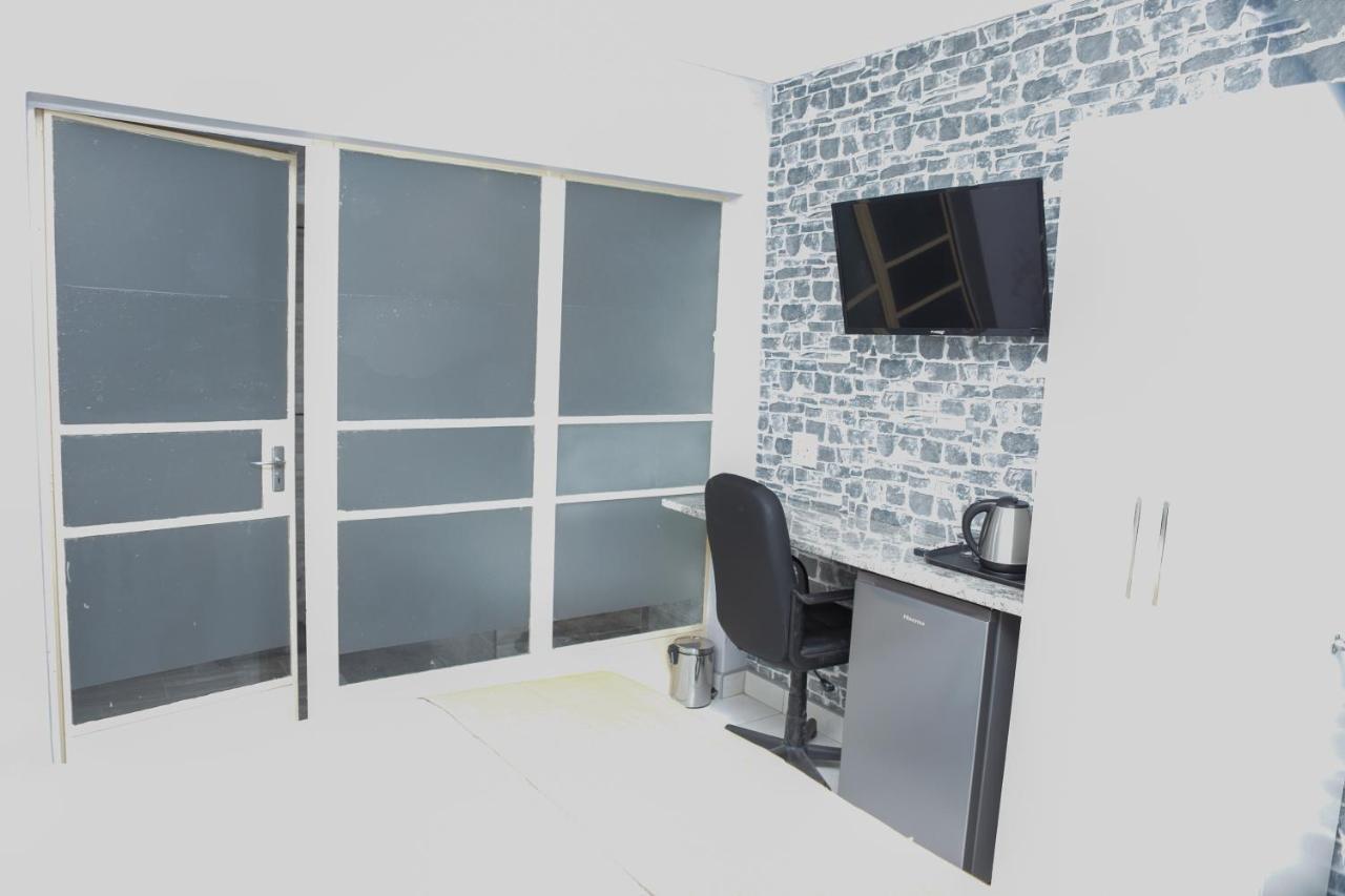 Delux Guesthouse Volksrust ภายนอก รูปภาพ