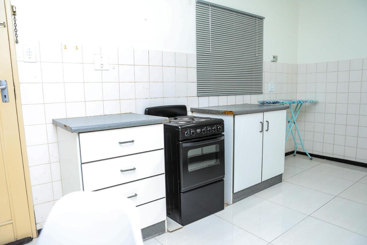 Delux Guesthouse Volksrust ภายนอก รูปภาพ