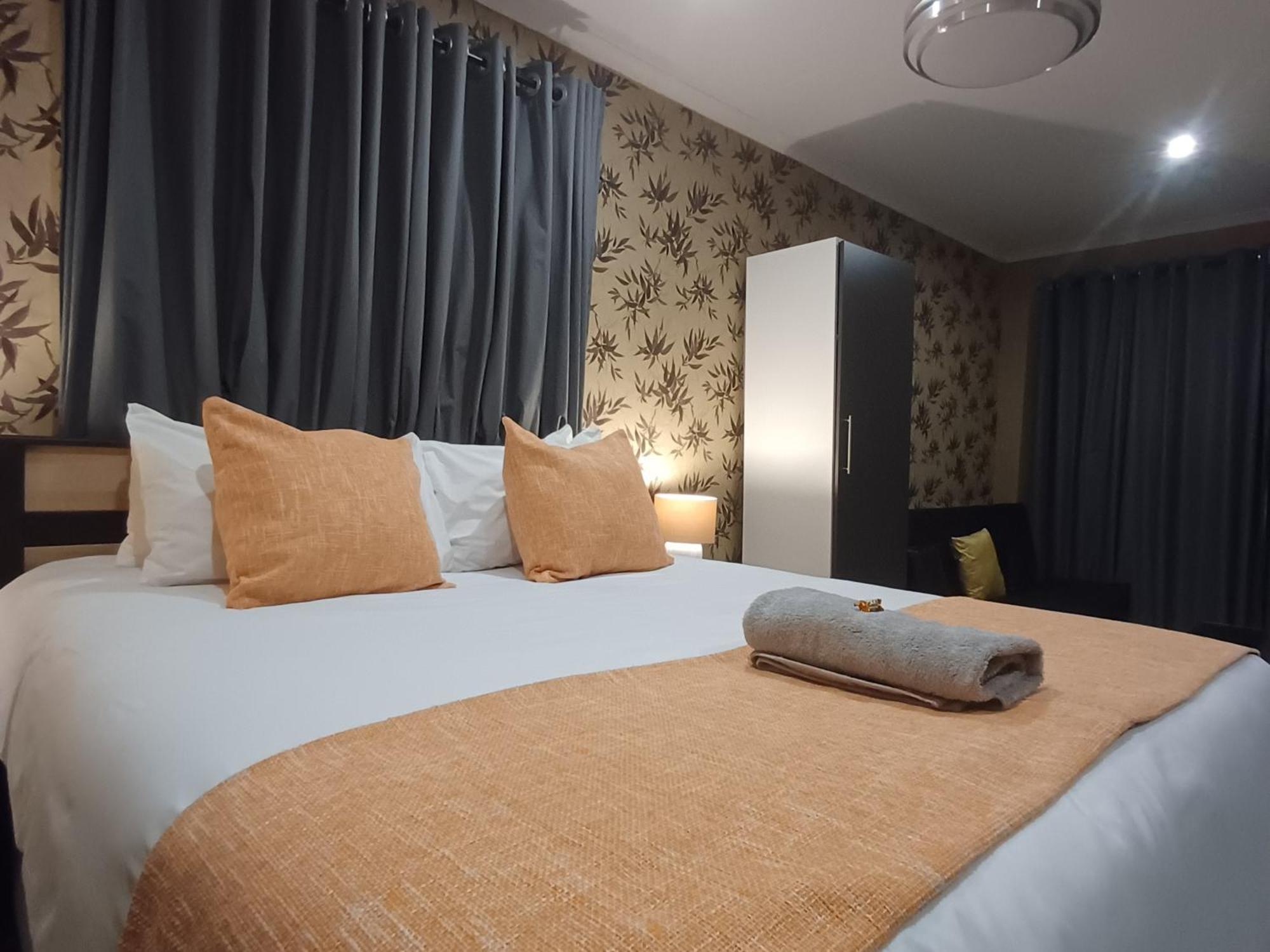 Delux Guesthouse Volksrust ภายนอก รูปภาพ