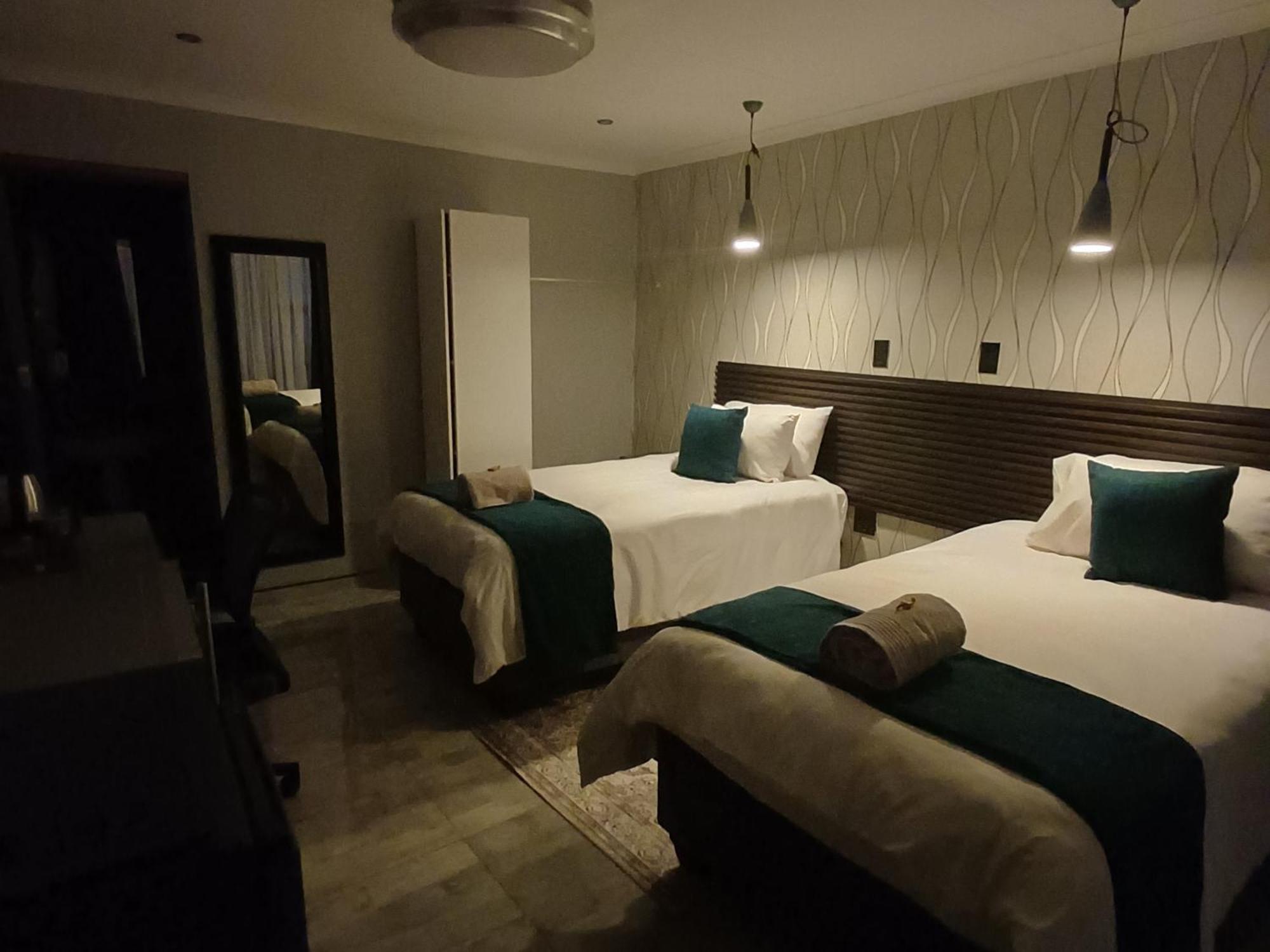Delux Guesthouse Volksrust ภายนอก รูปภาพ